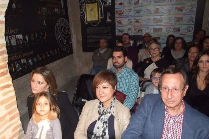 Pepe Carmona recogió el premio de la Peña El Taranto. Pedro, El Granaíno, con la guitarra de Juan Carmona, El Camborio, ofrecieron el rec
