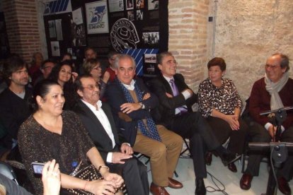 Pepe Carmona recogió el premio de la Peña El Taranto. Pedro, El Granaíno, con la guitarra de Juan Carmona, El Camborio, ofrecieron el rec