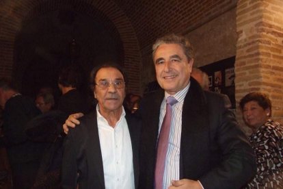 Pepe Carmona recogió el premio de la Peña El Taranto. Pedro, El Granaíno, con la guitarra de Juan Carmona, El Camborio, ofrecieron el rec
