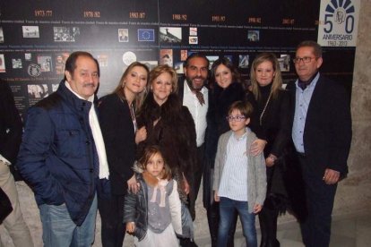 Pepe Carmona recogió el premio de la Peña El Taranto. Pedro, El Granaíno, con la guitarra de Juan Carmona, El Camborio, ofrecieron el rec