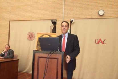 El acto de la Facultad de Derecho de la UAL, lo ha presidido el rector Carmelo Rodríguez. Fotos: JA Barrios