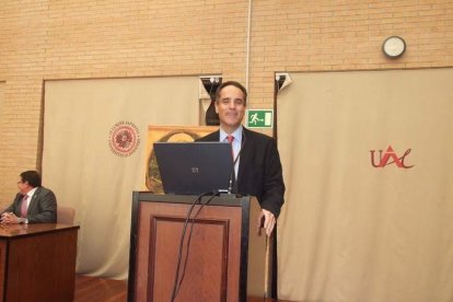 El acto de la Facultad de Derecho de la UAL, lo ha presidido el rector Carmelo Rodríguez. Fotos: JA Barrios
