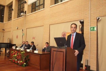 El acto de la Facultad de Derecho de la UAL, lo ha presidido el rector Carmelo Rodríguez. Fotos: JA Barrios