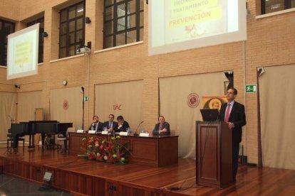 El acto de la Facultad de Derecho de la UAL, lo ha presidido el rector Carmelo Rodríguez. Fotos: JA Barrios