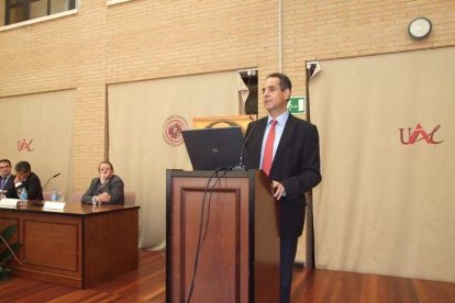 El acto de la Facultad de Derecho de la UAL, lo ha presidido el rector Carmelo Rodríguez. Fotos: JA Barrios