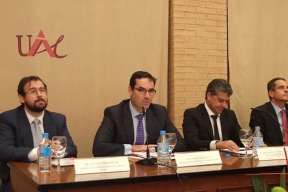 El acto de la Facultad de Derecho de la UAL, lo ha presidido el rector Carmelo Rodríguez. Fotos: JA Barrios