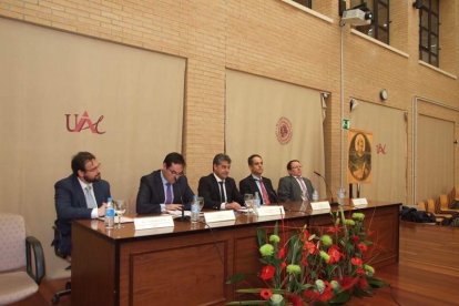 El acto de la Facultad de Derecho de la UAL, lo ha presidido el rector Carmelo Rodríguez. Fotos: JA Barrios