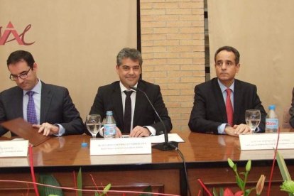 El acto de la Facultad de Derecho de la UAL, lo ha presidido el rector Carmelo Rodríguez. Fotos: JA Barrios