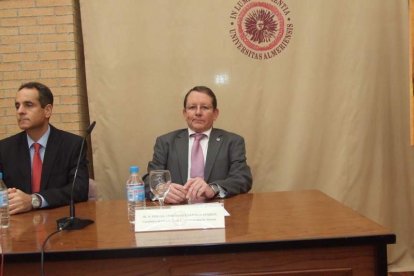 El acto de la Facultad de Derecho de la UAL, lo ha presidido el rector Carmelo Rodríguez. Fotos: JA Barrios