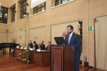 El acto de la Facultad de Derecho de la UAL, lo ha presidido el rector Carmelo Rodríguez. Fotos: JA Barrios