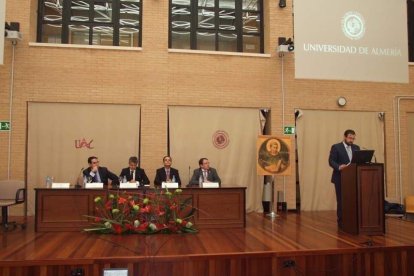 El acto de la Facultad de Derecho de la UAL, lo ha presidido el rector Carmelo Rodríguez. Fotos: JA Barrios