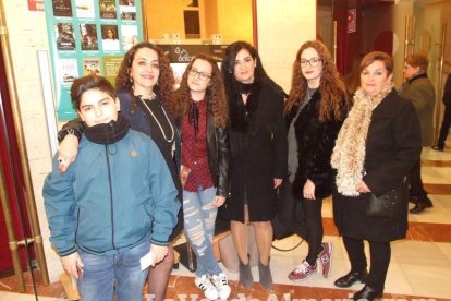 Mar Hernández cuelga el letrero ‘no hay billetes’ en su concierto