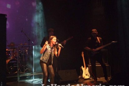 Mar Hernández cuelga el letrero ‘no hay billetes’ en su concierto