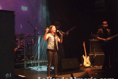 Mar Hernández cuelga el letrero ‘no hay billetes’ en su concierto