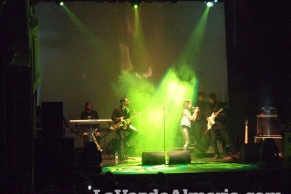 Mar Hernández cuelga el letrero ‘no hay billetes’ en su concierto