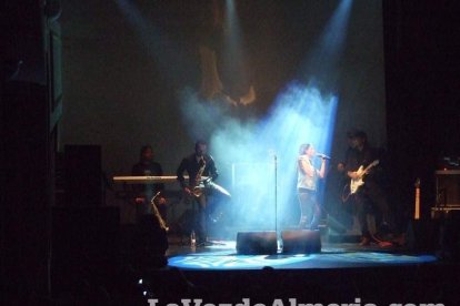 Mar Hernández cuelga el letrero ‘no hay billetes’ en su concierto