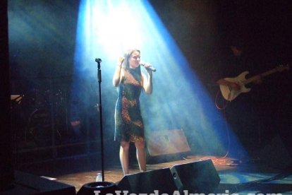 Mar Hernández cuelga el letrero ‘no hay billetes’ en su concierto