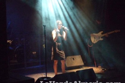 Mar Hernández cuelga el letrero ‘no hay billetes’ en su concierto