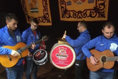 Juan Soto Quiles dirige esta formación y es autor de la letra y música del repertorio.