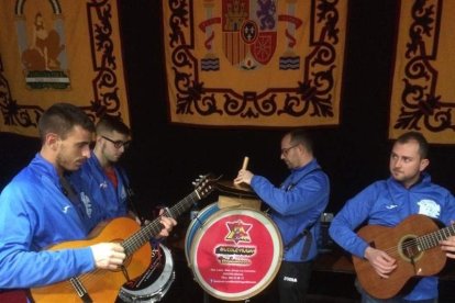 Juan Soto Quiles dirige esta formación y es autor de la letra y música del repertorio.
