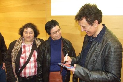 El cantante Manolo García ejerció de introductor en la gala celebrada en la Casa de las Mariposas. Fotos: JA Barrios