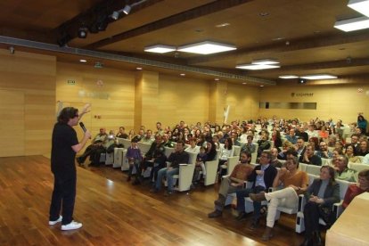 El cantante Manolo García ejerció de introductor en la gala celebrada en la Casa de las Mariposas. Fotos: JA Barrios