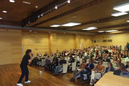 El cantante Manolo García ejerció de introductor en la gala celebrada en la Casa de las Mariposas. Fotos: JA Barrios
