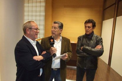 El cantante Manolo García ejerció de introductor en la gala celebrada en la Casa de las Mariposas. Fotos: JA Barrios