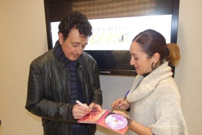 El cantante Manolo García ejerció de introductor en la gala celebrada en la Casa de las Mariposas. Fotos: JA Barrios