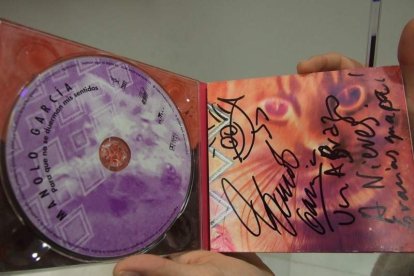 El cantante Manolo García ejerció de introductor en la gala celebrada en la Casa de las Mariposas. Fotos: JA Barrios