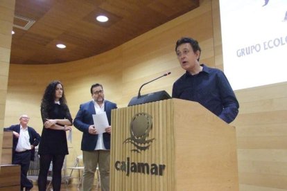 El cantante Manolo García ejerció de introductor en la gala celebrada en la Casa de las Mariposas. Fotos: JA Barrios