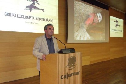 El cantante Manolo García ejerció de introductor en la gala celebrada en la Casa de las Mariposas. Fotos: JA Barrios
