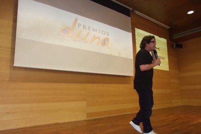 El cantante Manolo García ejerció de introductor en la gala celebrada en la Casa de las Mariposas. Fotos: JA Barrios