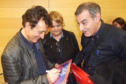El cantante Manolo García ejerció de introductor en la gala celebrada en la Casa de las Mariposas. Fotos: JA Barrios