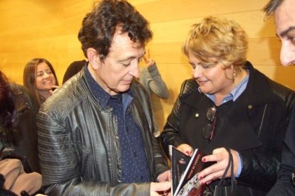 El cantante Manolo García ejerció de introductor en la gala celebrada en la Casa de las Mariposas. Fotos: JA Barrios