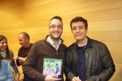 El cantante Manolo García ejerció de introductor en la gala celebrada en la Casa de las Mariposas. Fotos: JA Barrios