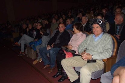 1ª semifinal del concurso de Carnaval. El Auditorio Maestro Padilla se ha llenado de gran apoyo a la fiesta.Fotos: JBarrios