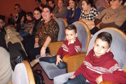1ª semifinal del concurso de Carnaval. El Auditorio Maestro Padilla se ha llenado de gran apoyo a la fiesta.Fotos: JBarrios