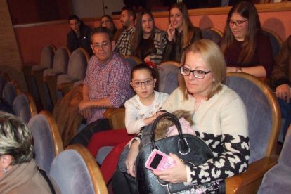 1ª semifinal del concurso de Carnaval. El Auditorio Maestro Padilla se ha llenado de gran apoyo a la fiesta.Fotos: JBarrios