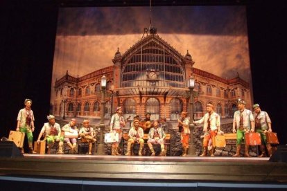 1ª semifinal del concurso de Carnaval. El Auditorio Maestro Padilla se ha llenado de gran apoyo a la fiesta.Fotos: JBarrios