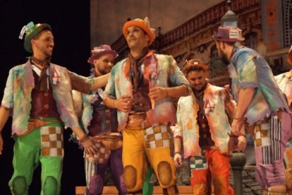 1ª semifinal del concurso de Carnaval. El Auditorio Maestro Padilla se ha llenado de gran apoyo a la fiesta.Fotos: JBarrios