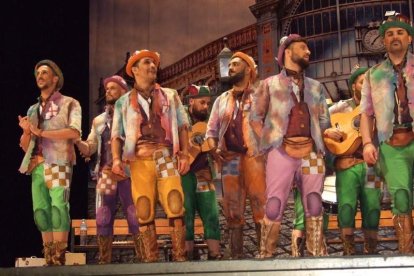 1ª semifinal del concurso de Carnaval. El Auditorio Maestro Padilla se ha llenado de gran apoyo a la fiesta.Fotos: JBarrios