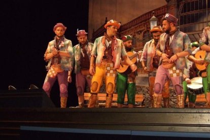 1ª semifinal del concurso de Carnaval. El Auditorio Maestro Padilla se ha llenado de gran apoyo a la fiesta.Fotos: JBarrios