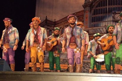 1ª semifinal del concurso de Carnaval. El Auditorio Maestro Padilla se ha llenado de gran apoyo a la fiesta.Fotos: JBarrios