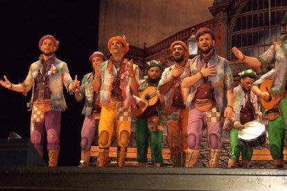 1ª semifinal del concurso de Carnaval. El Auditorio Maestro Padilla se ha llenado de gran apoyo a la fiesta.Fotos: JBarrios