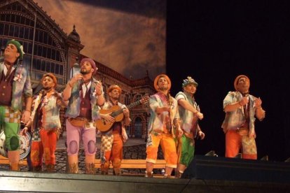 1ª semifinal del concurso de Carnaval. El Auditorio Maestro Padilla se ha llenado de gran apoyo a la fiesta.Fotos: JBarrios