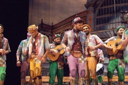 1ª semifinal del concurso de Carnaval. El Auditorio Maestro Padilla se ha llenado de gran apoyo a la fiesta.Fotos: JBarrios