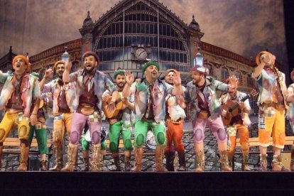 1ª semifinal del concurso de Carnaval. El Auditorio Maestro Padilla se ha llenado de gran apoyo a la fiesta.Fotos: JBarrios