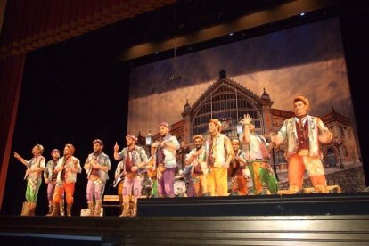 1ª semifinal del concurso de Carnaval. El Auditorio Maestro Padilla se ha llenado de gran apoyo a la fiesta.Fotos: JBarrios