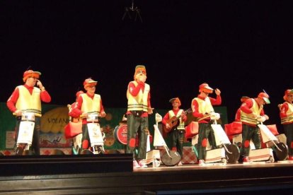 1ª semifinal del concurso de Carnaval. El Auditorio Maestro Padilla se ha llenado de gran apoyo a la fiesta.Fotos: JBarrios